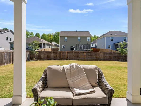 124 Willow Grove Ln, Fuquay Varina, NC 27526