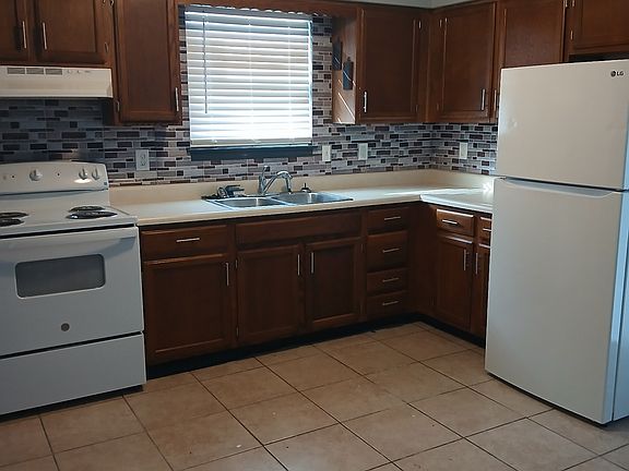 2nd image of 108 N 10th St