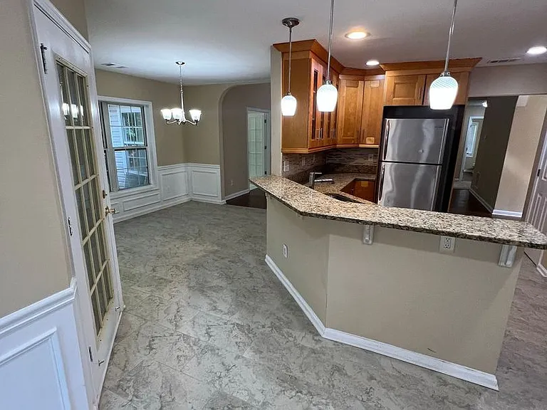 824 Georgian Point Dr — Photo 9