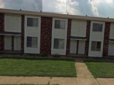 1677 Meyer Dr, Saint Charles, MO, 63303