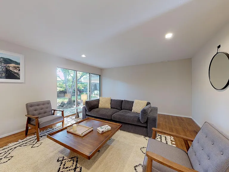 1233 Levin Ave — Photo 2