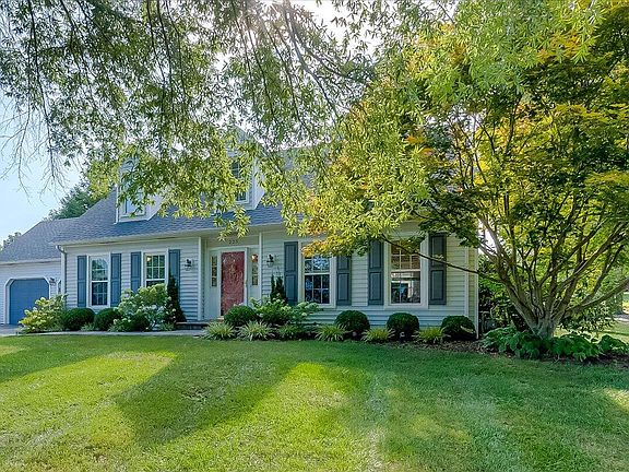 3rd image of 225 Farmbrook Cir