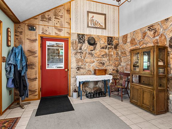 4th image of 2835 Krol Dr NE