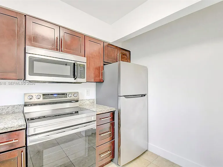 407 SE 9th Ct #1 — Photo 5