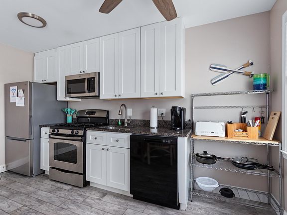 4th image of 223 10th St N #6
