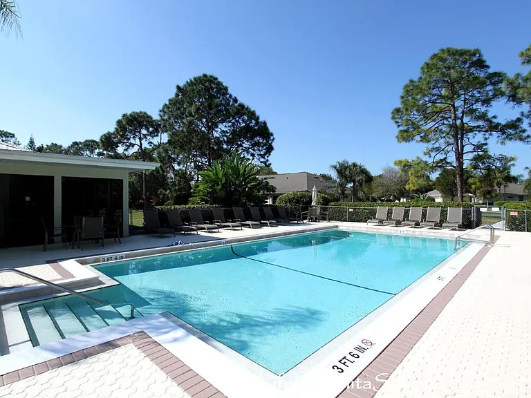 Seashore Cir — Photo 28