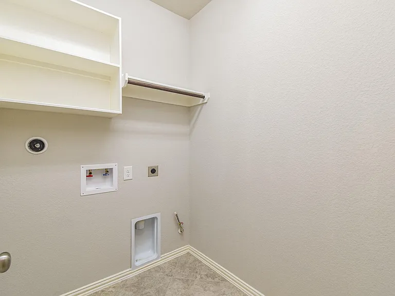 9403 Briscoe Bend Ln — Photo 22
