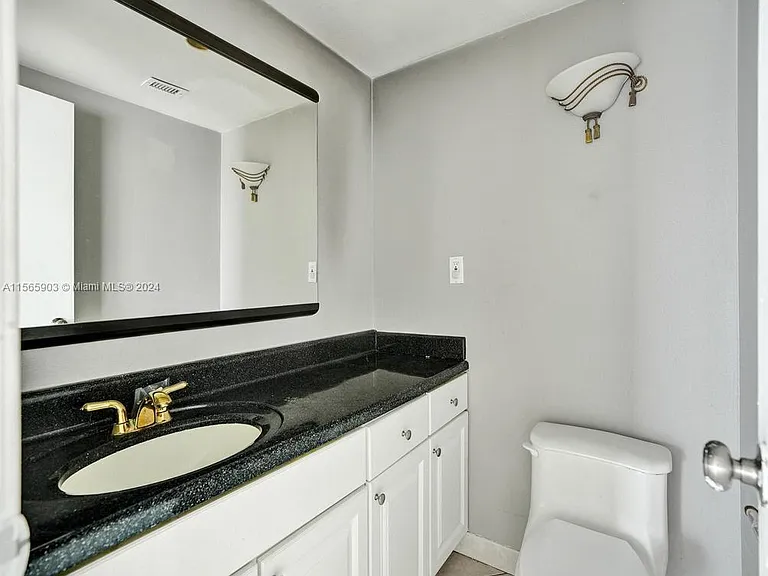 300 Bayview Dr #906 — Photo 18