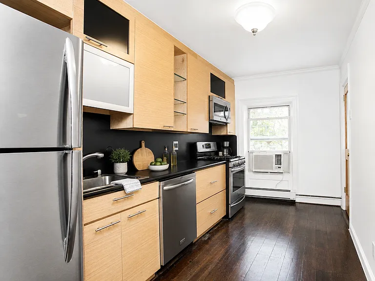 512 Hudson St #2 — Photo 4