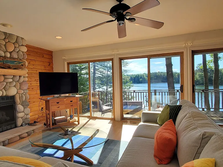 4390 Lakeview Trl — Photo 4