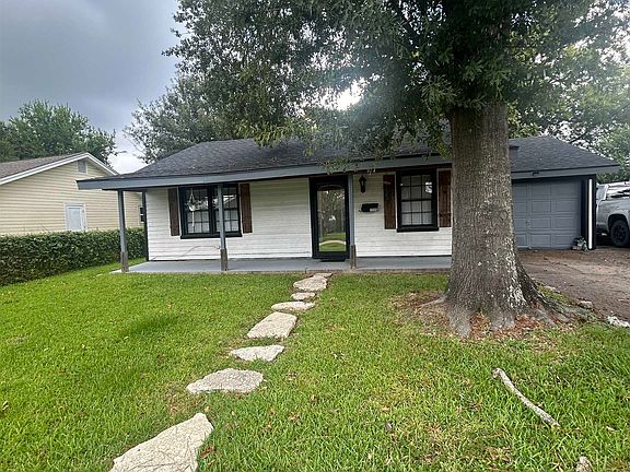 2nd image of 2226 8th St