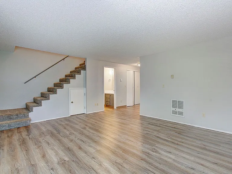 710-712 NE 15th Ave — Photo 11