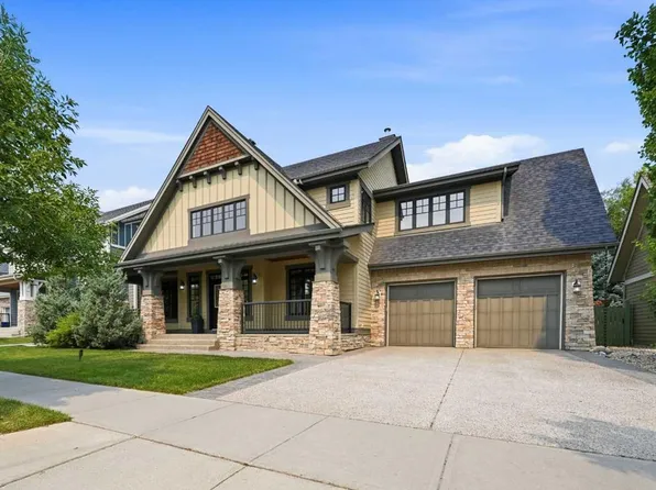 8216 S 9th Ave SW, Calgary, AB T3H 0C2