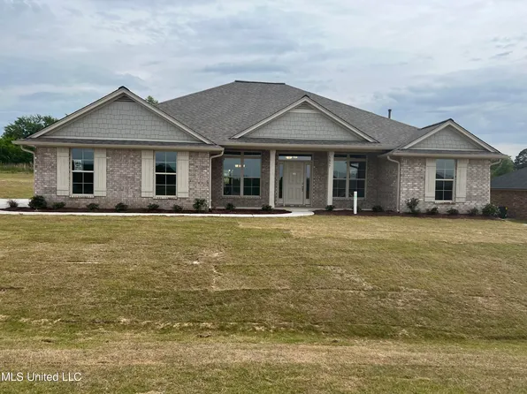 5857 Grove Ln, Horn Lake, MS 38637