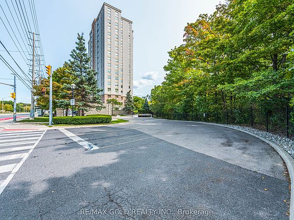 3rd image of 200 Burnhamthorpe Rd E #1003