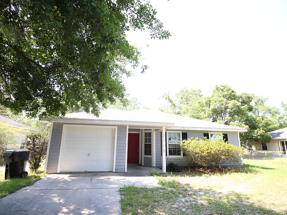 2119 NE 3rd Place_05112023