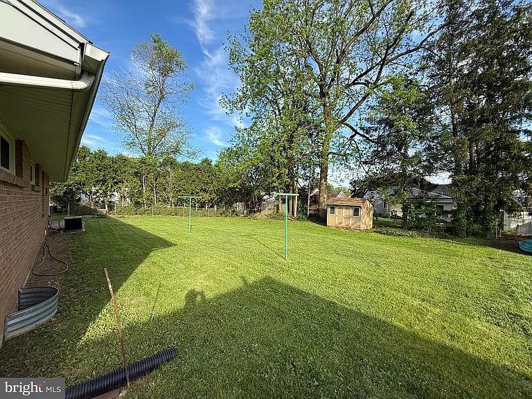 22 Chestnut St — Photo 10