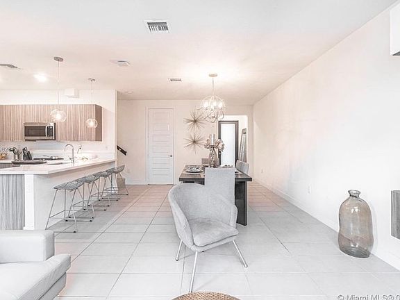 5th image of 10539 NW 81st Ter