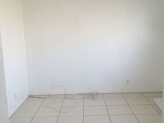 5th image of 590 SW 27th Ave APT 11