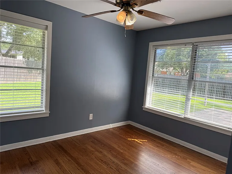 408 Brookside Dr W — Photo 16