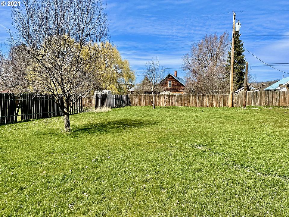1st image of 413 W Darland St #13