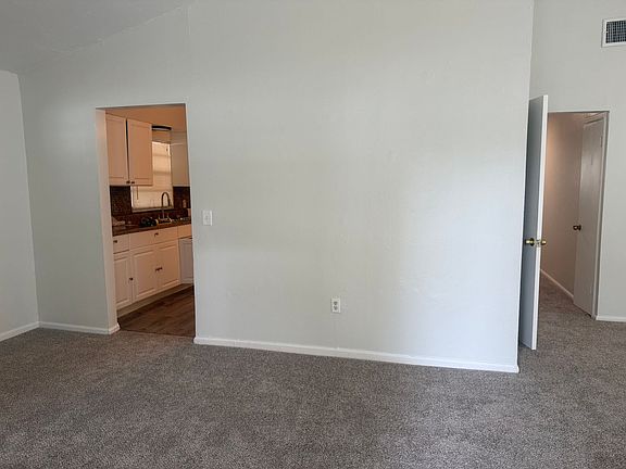 4th image of 1415 23rd Ave E