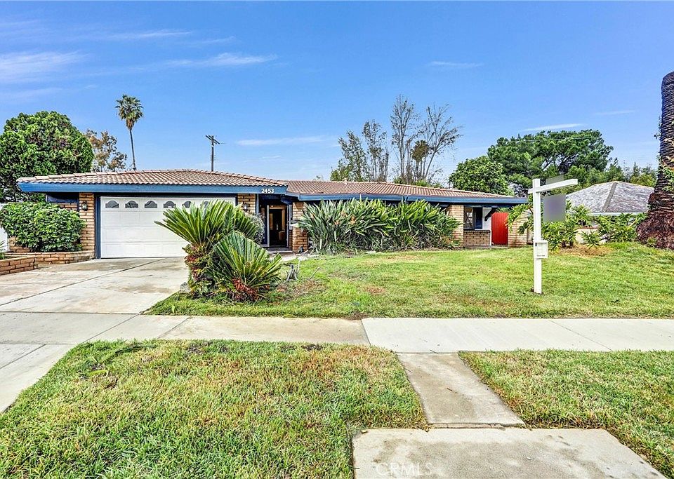1st image of 2453 Fullerton Rd