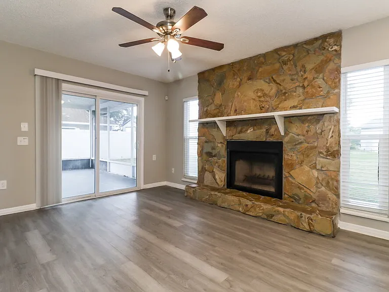 12909 Walnut Tree Ln — Photo 11