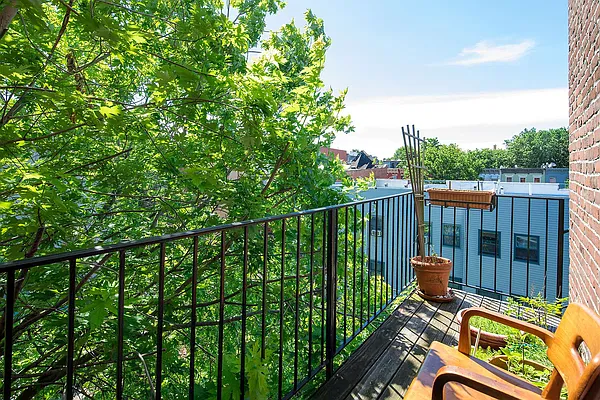 Sold by Compass | media 19