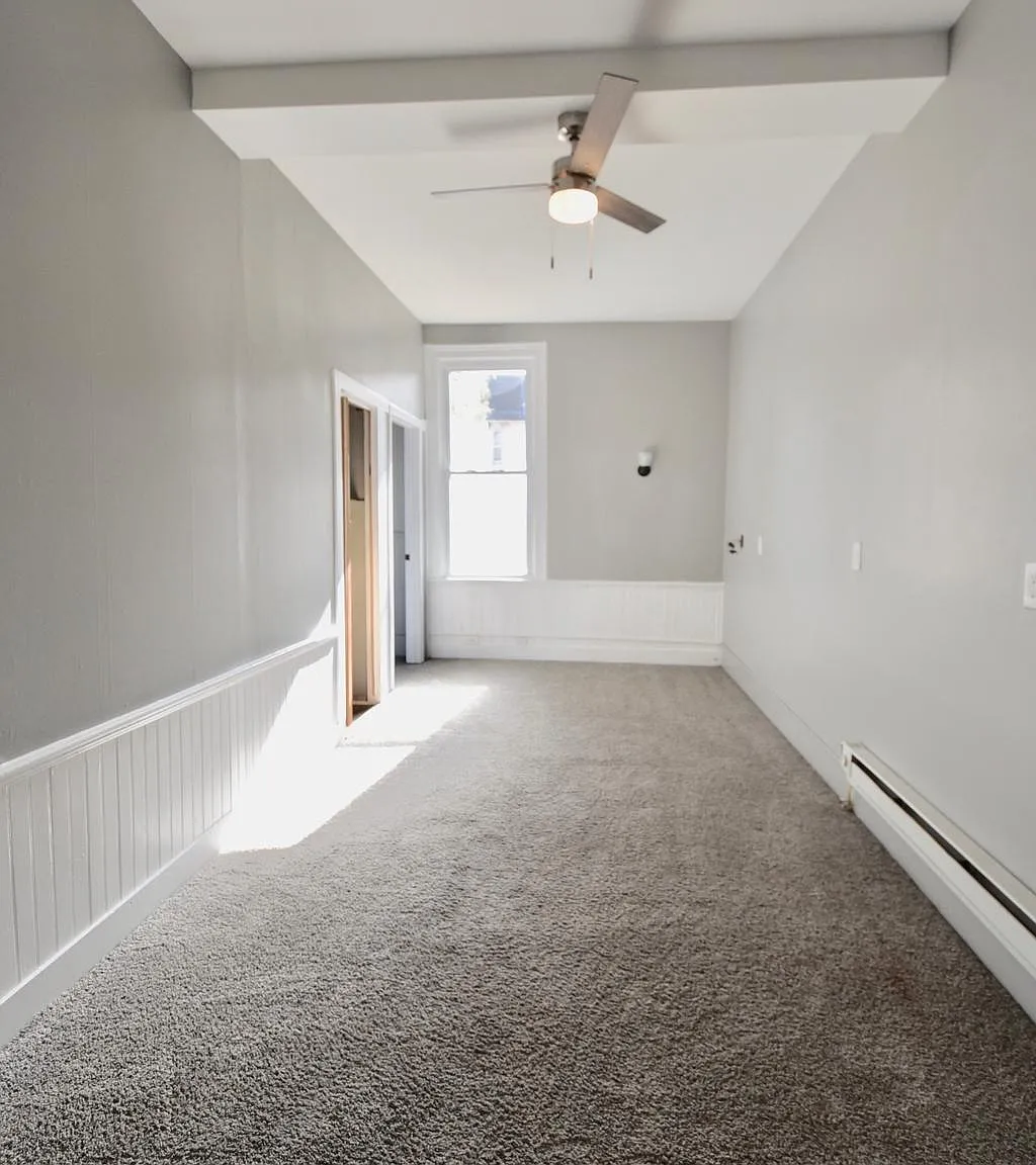 1 bed, 1000 sqft, $1,300 — Photo 3