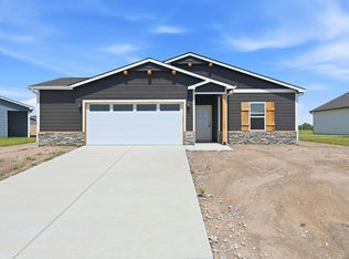 1607 N Emerald Valley Dr, Mulvane, KS 67110