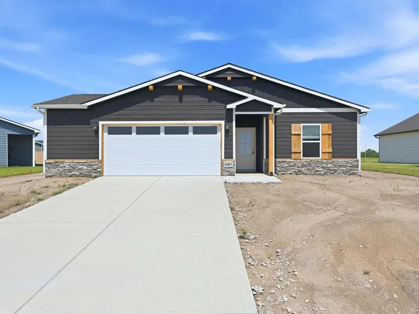 1607 N Emerald Valley Dr, Mulvane, KS 67110