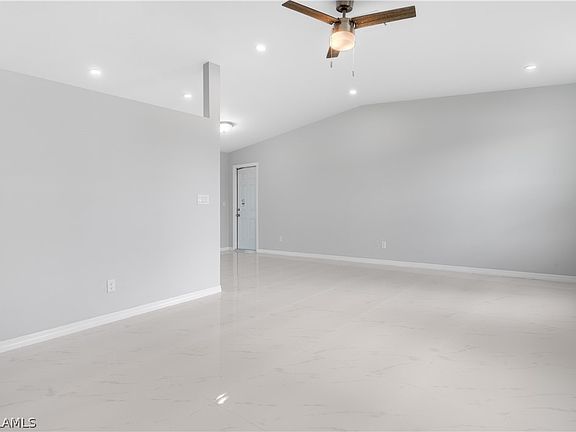 4th image of 2100 NE 14th Pl