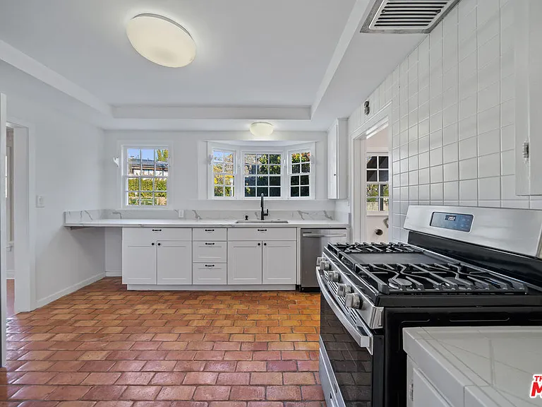 109 Homewood Rd — Photo 10