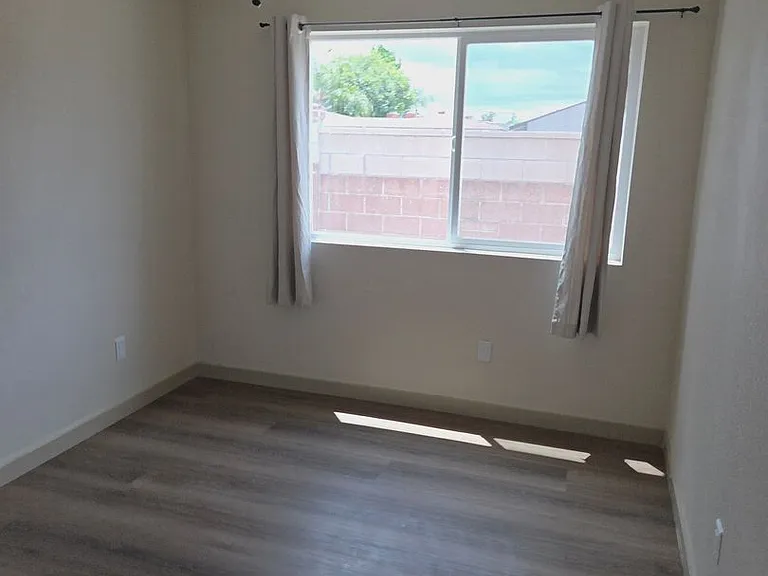 1805 Saint James Pl — Photo 24