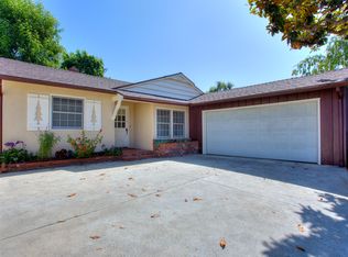 139 W Las Flores Dr, Altadena, CA 91001