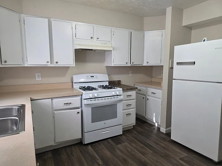 730 N Elmer St — Photo 6