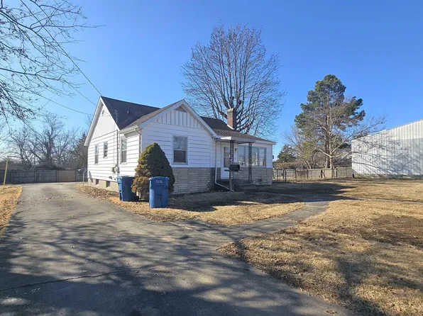 409 W 13th St, Johnston City, IL 62951