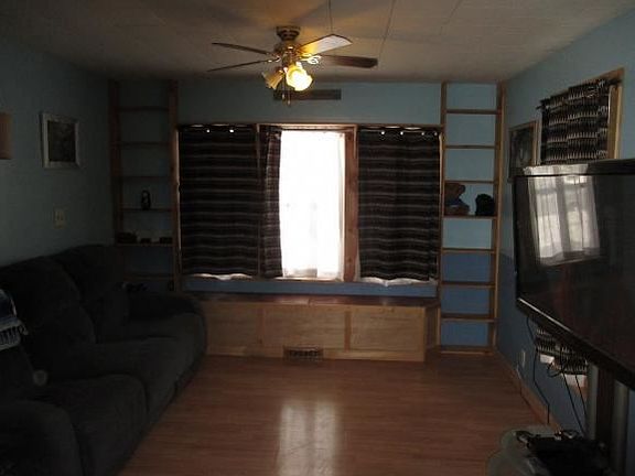 2nd image of 230 Baldwin St