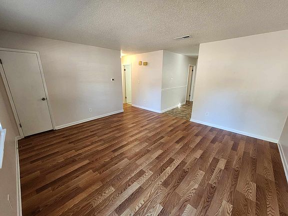 3rd image of 5087 Yacht Harbor Cir