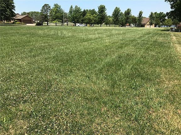 2nd image of Lynnewood Ln
