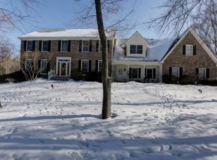 26021 Twin Pond Rd, Lake Barrington, IL 60010