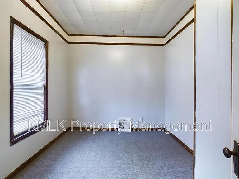 1128 Cordova Ave — Photo 7