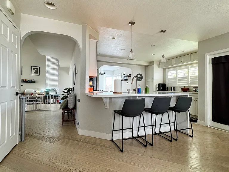 2243 Wisteria Ave — Photo 3