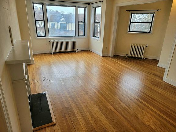 3rd image of 235 Larchmont Ave #3