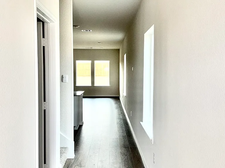 920 Jefferson Way — Photo 5
