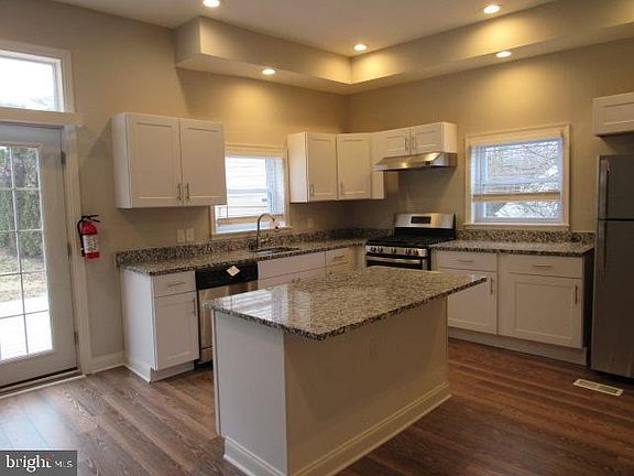 4th image of 147 W Greenwood Ave