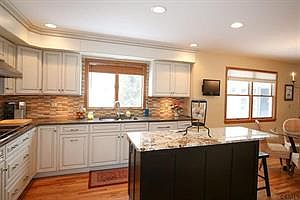 4th image of 15 Woodridge Dr