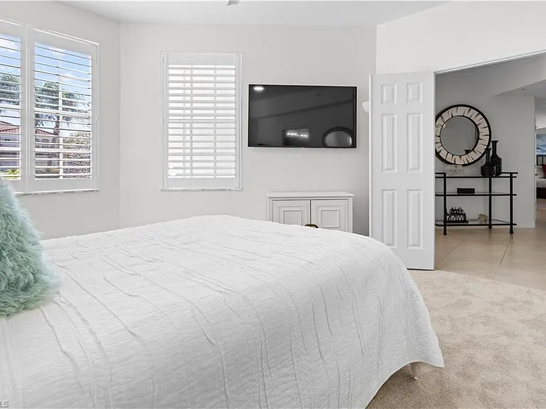 800 L Ambiance Cir #106 — Photo 15
