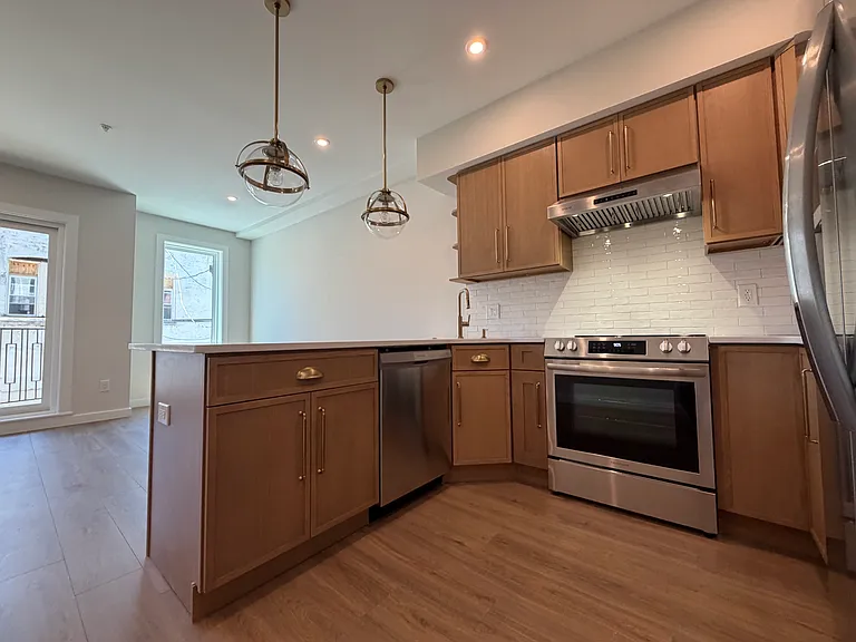1513 W Stiles St #2 — Photo 4